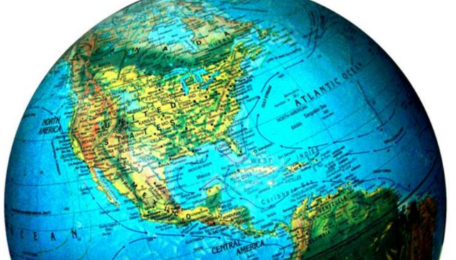 Globo terráqueo mostrando América del Norte y América Central y parte de América del Sur, con detalles geográficos y nombres de países.